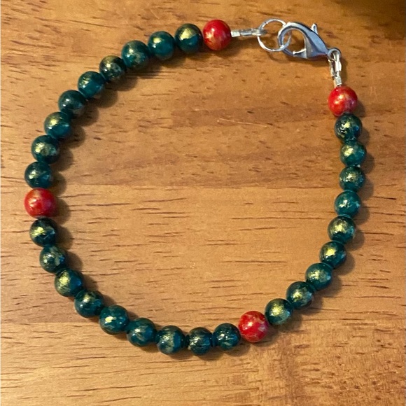 NEW Jade Christmas themed bracelet - Picture 3 of 5